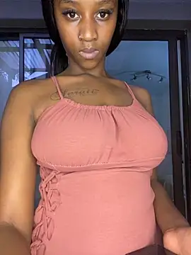 Snapshot of Sirah1 chatting on 11.02.25 Sirah1 online show from 11.02.25