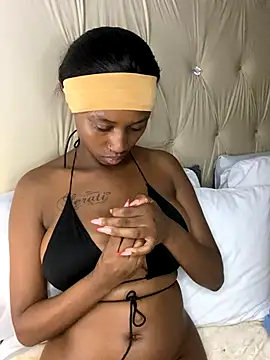 Snapshot of Sirah1 chatting on 11.13.25 Sirah1 online show from 11.13.25