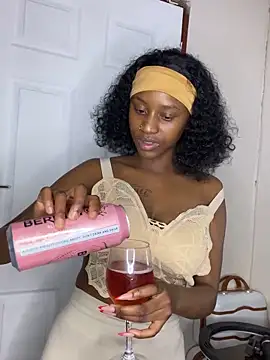 Snapshot of Sirah1 chatting on 11.20.25 Sirah1 online show from 11.20.25