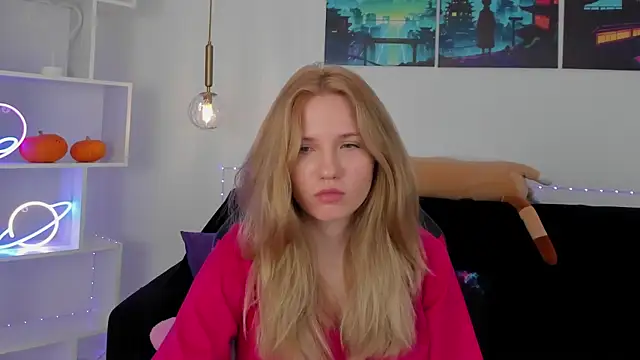 Snapshot of MelissaLiss chatting on 10.23.25 MelissaLiss online show from 10.23.25