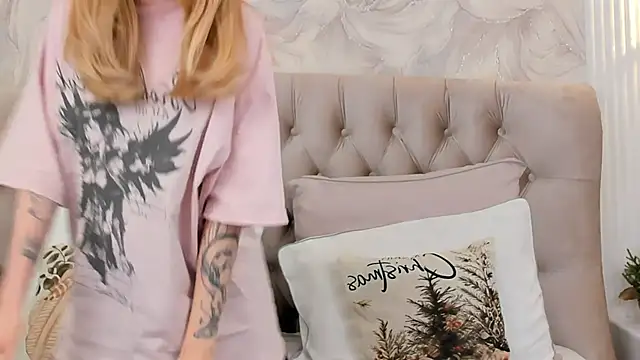 Snapshot of MelissaLiss chatting on 12.13.25 MelissaLiss online show from 12.13.25