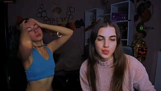 Snapshot of lina_fox12 chatting on 10.27.25 lina fox12 online show from 10.27.25