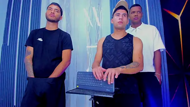 Snapshot of The_Boy_King chatting on 12.04.25 The Boy King online show from 12.04.25