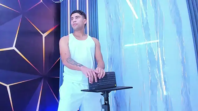 Snapshot of The_Boy_King chatting on 12.13.25 The Boy King online show from 12.13.25