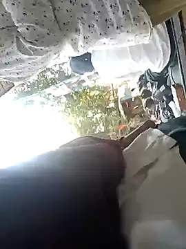 puneriboy32 online show from 11.18.25