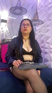 Marianasmitt online show from 10.31.25