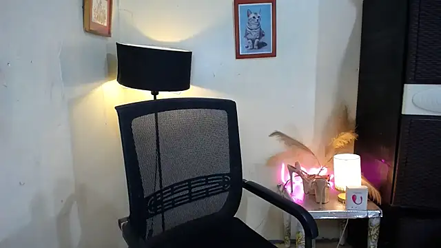 Snapshot of Kylaanne chatting on 10.20.25 Kylaanne online show from 10.20.25