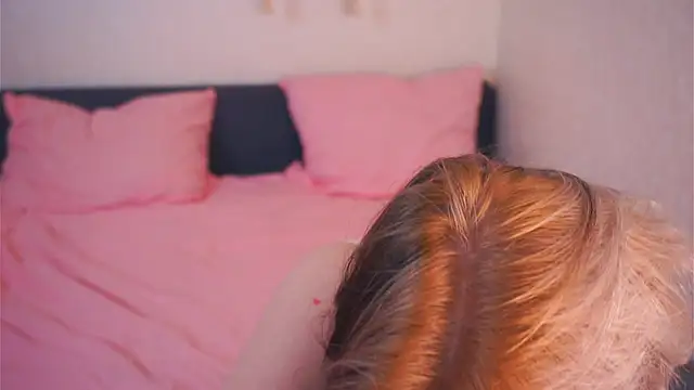 EviaVanveen online show from 12.04.25