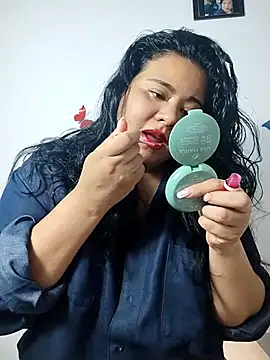 Snapshot of Tania_cruz_ chatting on 12.21.25 Tania cruz online show from 12.21.25