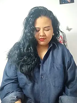 Snapshot of Tania_cruz_ chatting on 12.21.25 Tania cruz online show from 12.21.25