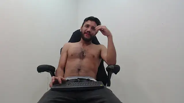 Juan FelipeX01 online show from 11.05.25