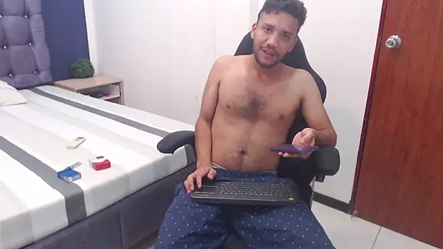 Juan FelipeX01 online show from 11.25.25