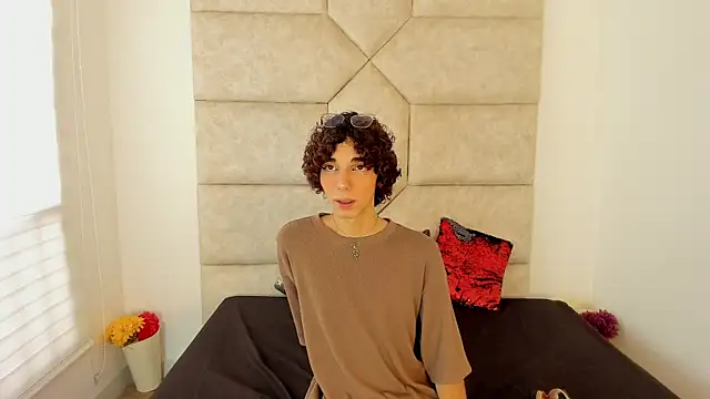 Snapshot of Scaarlett_22_ chatting on 10.01.25 Scaarlett 22  online show from 10.01.25