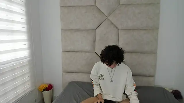 Snapshot of Scaarlett_22_ chatting on 10.15.25 Scaarlett 22  online show from 10.15.25