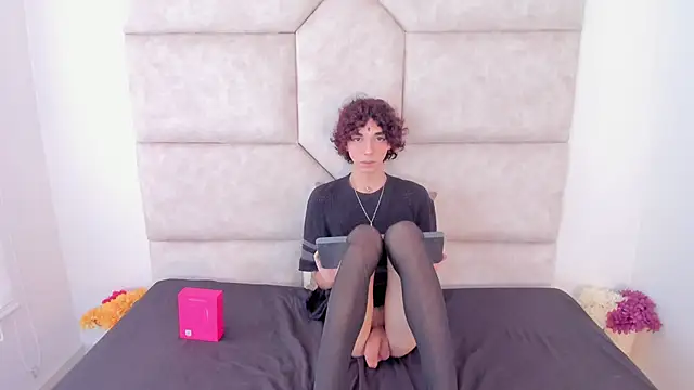 Snapshot of Scaarlett_22_ chatting on 10.30.25 Scaarlett 22  online show from 10.30.25