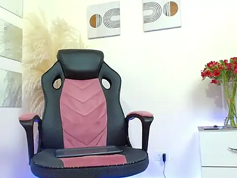 Snapshot of mathewv_ chatting on 10.31.25 mathewv online show from 10.31.25