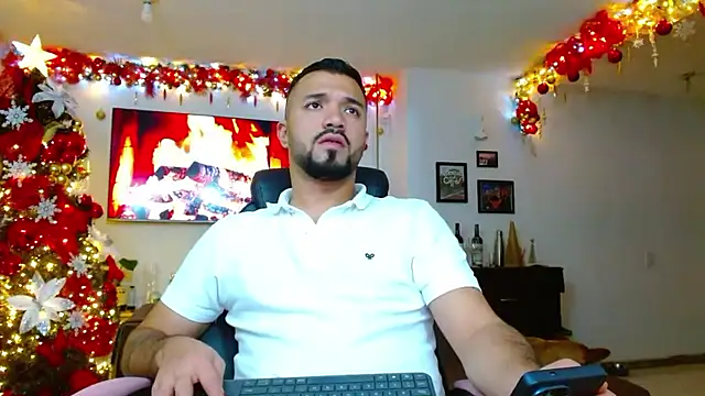 Snapshot of mathewv_ chatting on 11.11.25 mathewv online show from 11.11.25