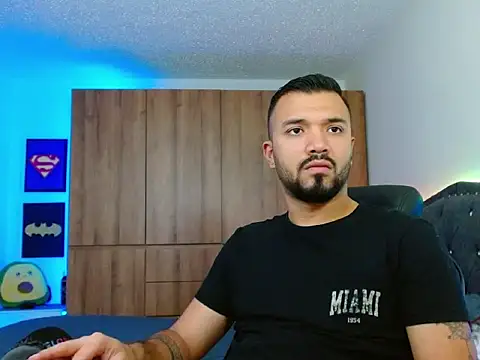 Snapshot of mathewv_ chatting on 11.15.25 mathewv online show from 11.15.25