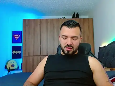 Snapshot of mathewv_ chatting on 11.17.25 mathewv online show from 11.17.25