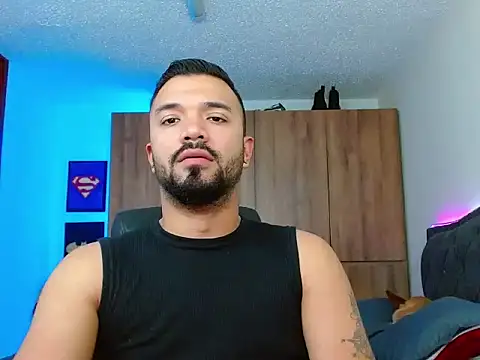 Snapshot of mathewv_ chatting on 11.17.25 mathewv online show from 11.17.25