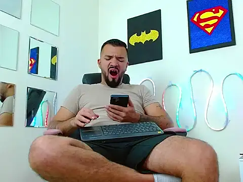 Snapshot of mathewv_ chatting on 11.26.25 mathewv online show from 11.26.25