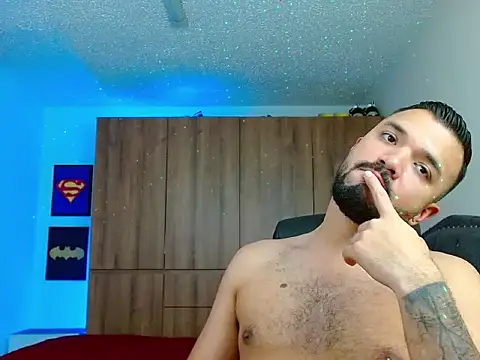 Snapshot of mathewv_ chatting on 11.28.25 mathewv online show from 11.28.25