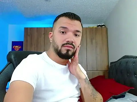 Snapshot of mathewv_ chatting on 11.29.25 mathewv online show from 11.29.25