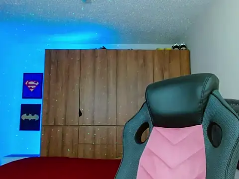 Snapshot of mathewv_ chatting on 11.29.25 mathewv online show from 11.29.25