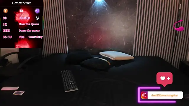 Snapshot of cloemorningstar chatting on 10.15.25 cloemorningstar online show from 10.15.25