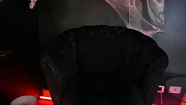 Snapshot of cloemorningstar chatting on 10.18.25 cloemorningstar online show from 10.18.25