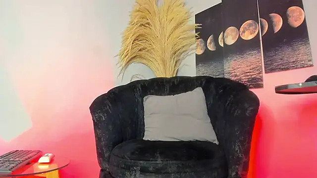 Snapshot of cloemorningstar chatting on 10.30.25 cloemorningstar online show from 10.30.25