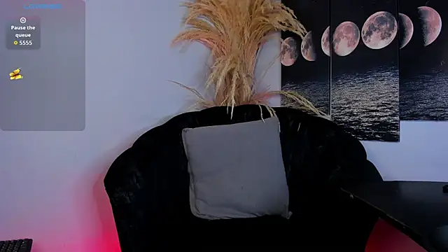 Snapshot of cloemorningstar chatting on 11.20.25 cloemorningstar online show from 11.20.25