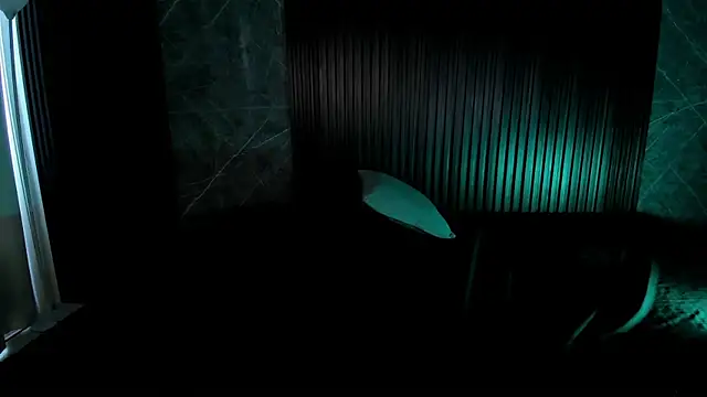 Snapshot of cloemorningstar chatting on 11.25.25 cloemorningstar online show from 11.25.25