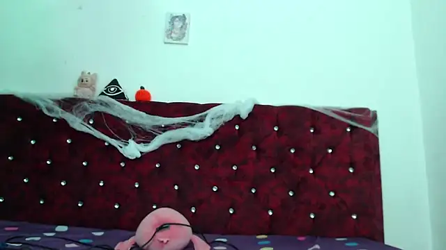 Lia Carter  online show from 11.01.25