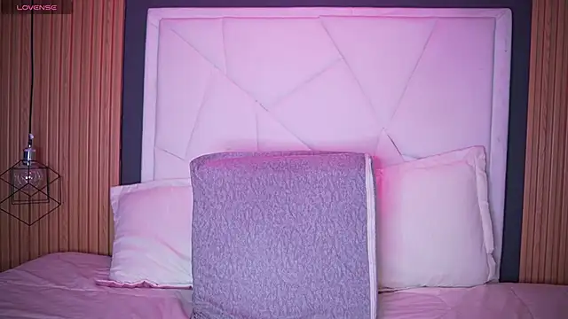 Emily Roberts9 online show from 04.01.26