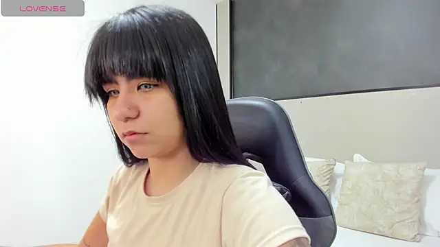 Snapshot of fiorella18_ chatting on 11.18.25 fiorella18 online show from 11.18.25