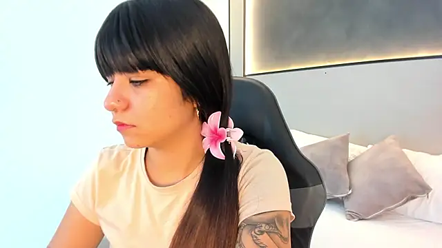 Snapshot of fiorella18_ chatting on 11.27.25 fiorella18 online show from 11.27.25