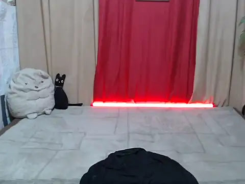 Snapshot of sweet_yummy69 chatting on 10.15.25 sweet yummy69 online show from 10.15.25