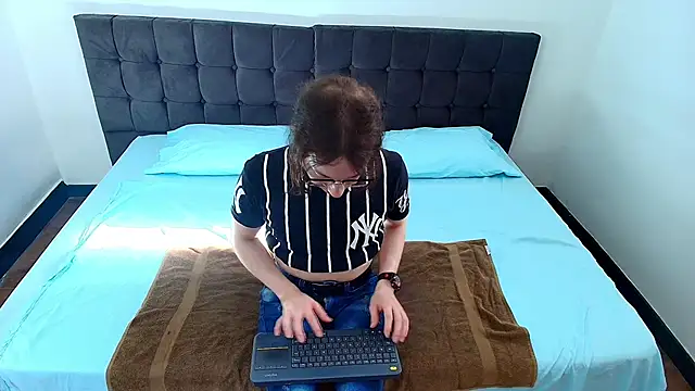 SnowyX  online show from 10.09.25