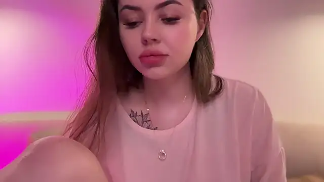 Snapshot of AlmaryKim chatting on 11.06.25 AlmaryKim online show from 11.06.25