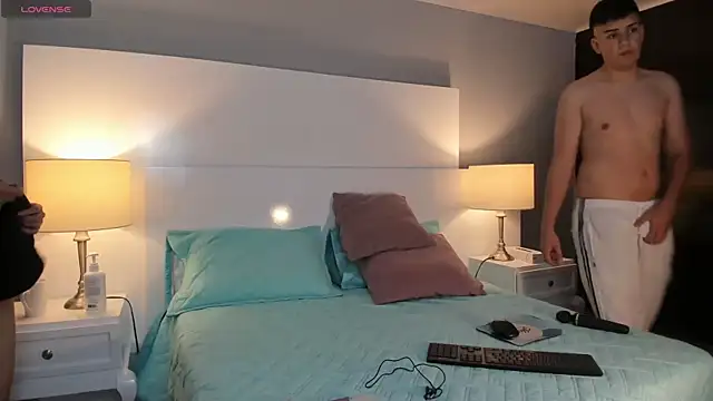 Snapshot of Dylan_Katte chatting on 11.19.25 Dylan Katte online show from 11.19.25