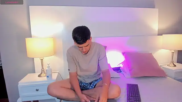 Snapshot of Dylan_Katte chatting on 04.29.26 Dylan Katte online show from 04.29.26