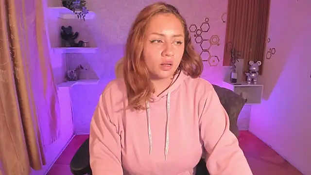 Snapshot of EvelynVega0 chatting on 11.06.25 EvelynVega0 online show from 11.06.25