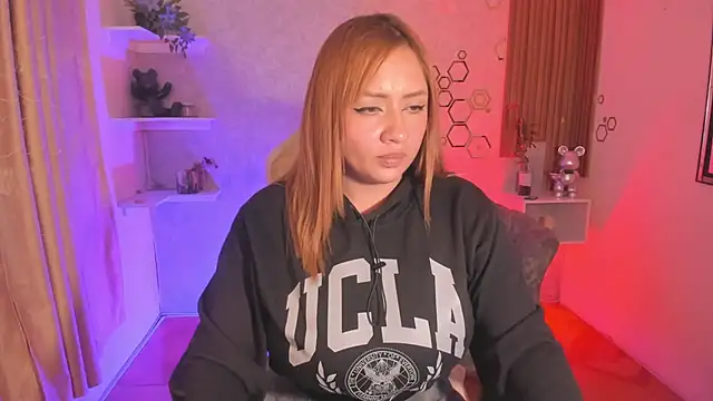 Snapshot of EvelynVega0 chatting on 11.14.25 EvelynVega0 online show from 11.14.25