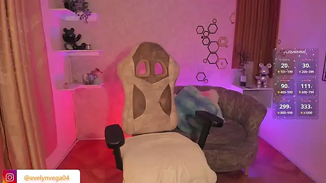 Snapshot of EvelynVega0 chatting on 11.15.25 EvelynVega0 online show from 11.15.25