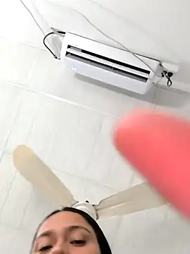 Snapshot of Nadia_hasbun chatting on 10.24.25 Nadia hasbun online show from 10.24.25