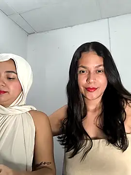 Snapshot of Nadia_hasbun chatting on 11.26.25 Nadia hasbun online show from 11.26.25