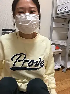 Snapshot of mia2_jp chatting on 10.30.25 mia2 jp online show from 10.30.25