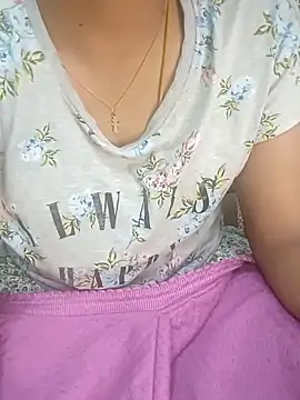 Snapshot of tamil_thaara03 chatting on 11.20.25 tamil thaara03 online show from 11.20.25