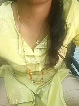 Snapshot of tamil_thaara03 chatting on 11.25.25 tamil thaara03 online show from 11.25.25